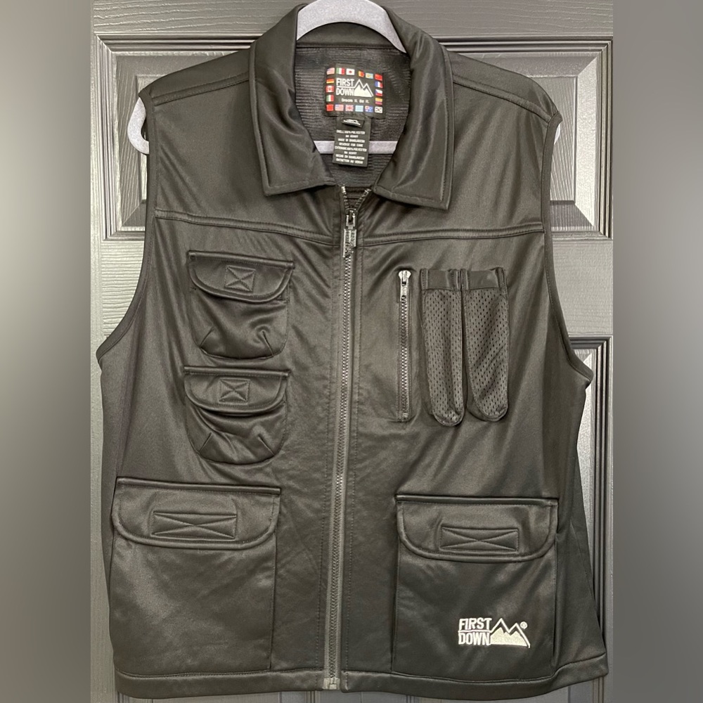 VINTAGE~First‎ Down~Utility Vest~Circa 90s~Black In Size Medium~EUC